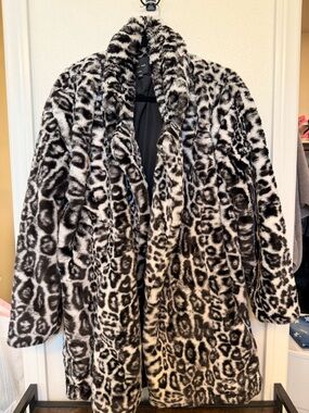 Love Tree Black & White Leopard Faux Fur Teddy Coat
